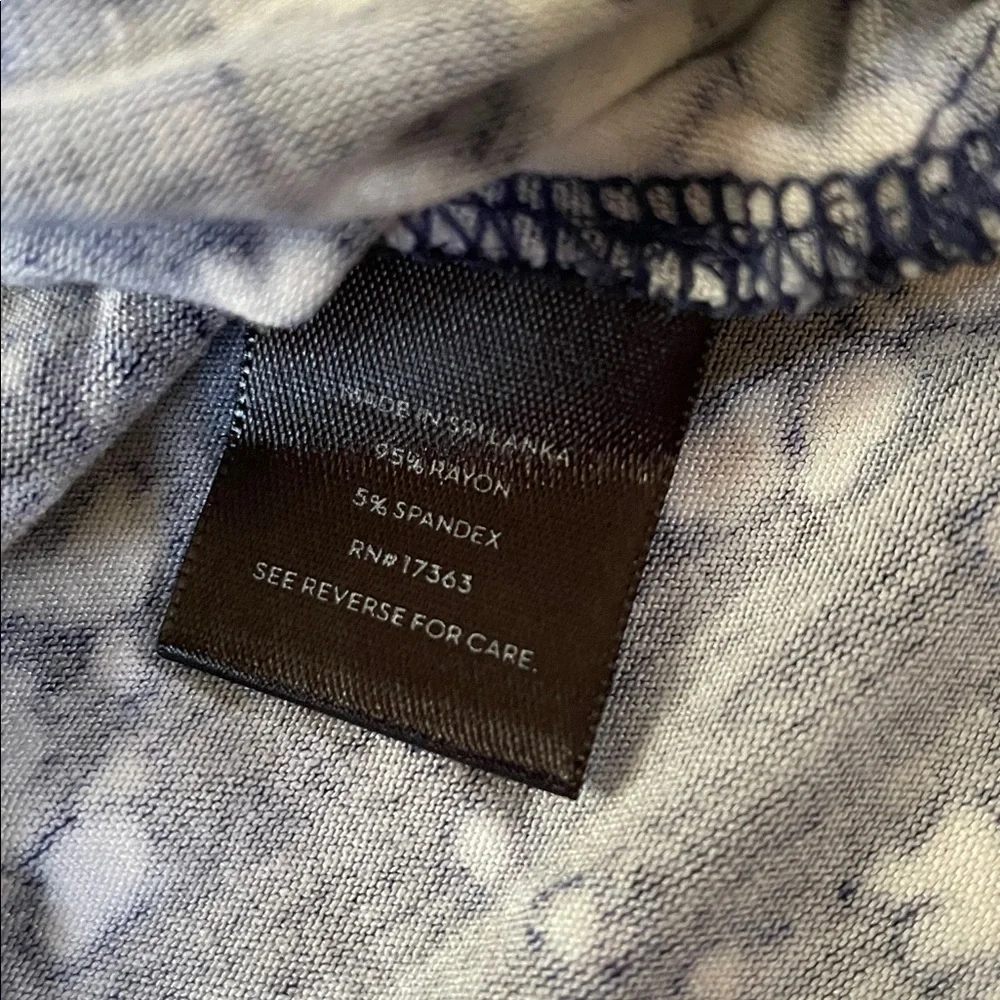 Simply Vera Vera Wang Tunic Top Womens 2X Blue White Floral Print Blouse Church - Picture 7 of 9